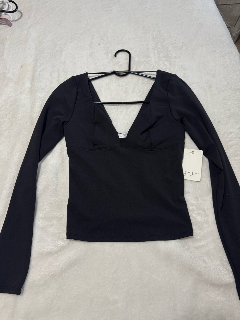 Long-Sleeve Black V-Neck Fitted Blouse